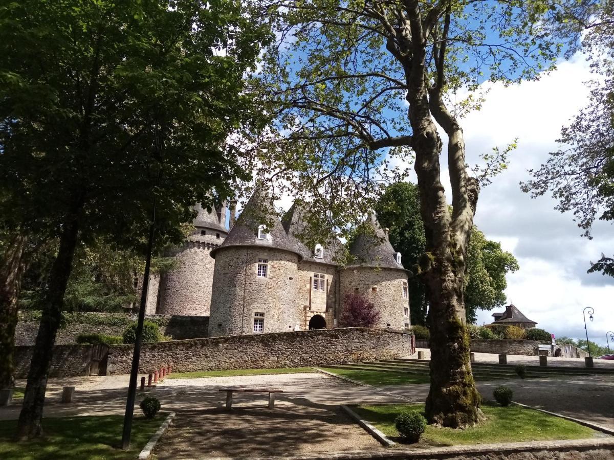 Le Grand Guillaume Bed & Breakfast Saint-Sornin-Lavolps Eksteriør bilde